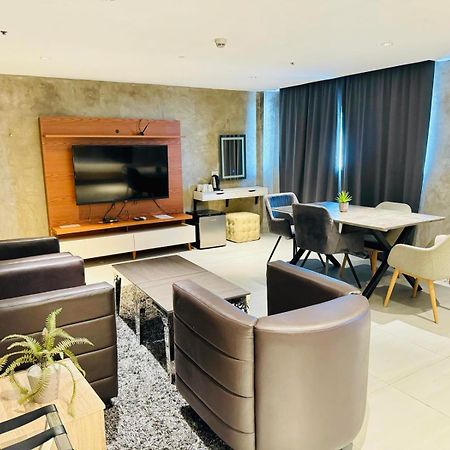 City Park Hotel Residences Тагуиг Екстериор снимка