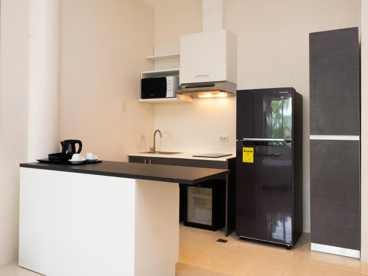 City Park Hotel Residences Тагуиг Екстериор снимка
