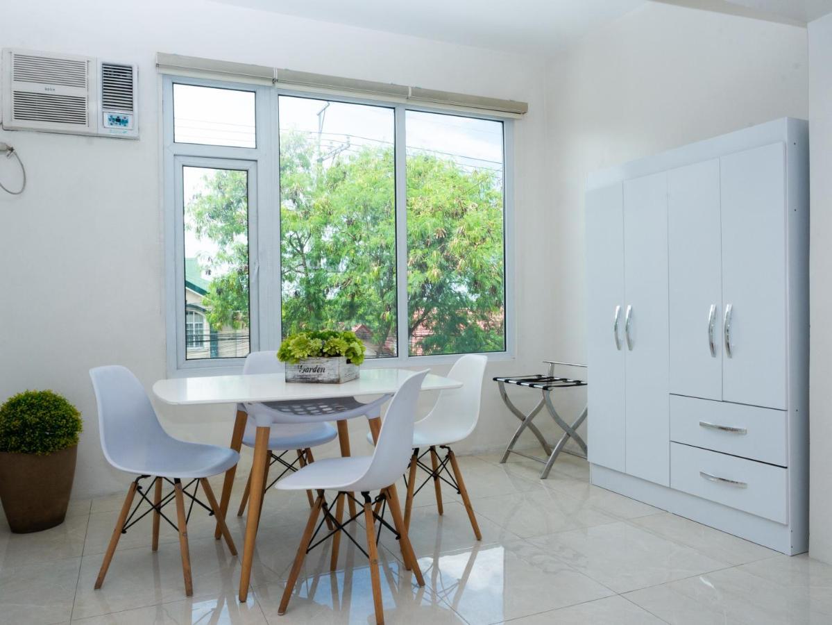 City Park Hotel Residences Тагуиг Екстериор снимка