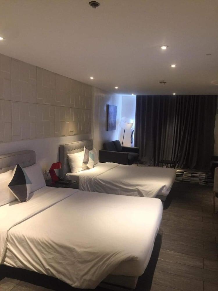 City Park Hotel Residences Тагуиг Екстериор снимка
