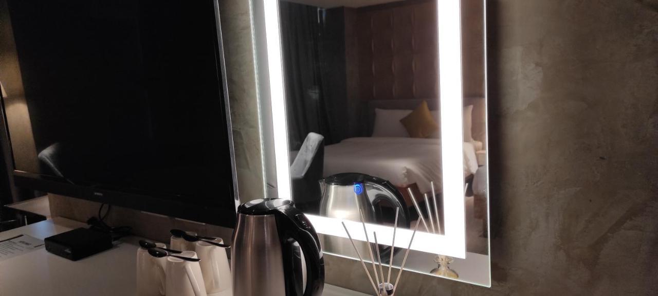 City Park Hotel Residences Тагуиг Екстериор снимка