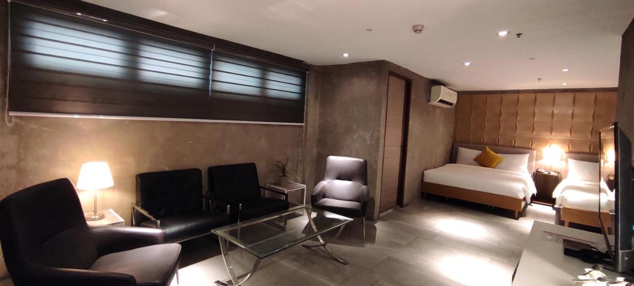 City Park Hotel Residences Тагуиг Екстериор снимка