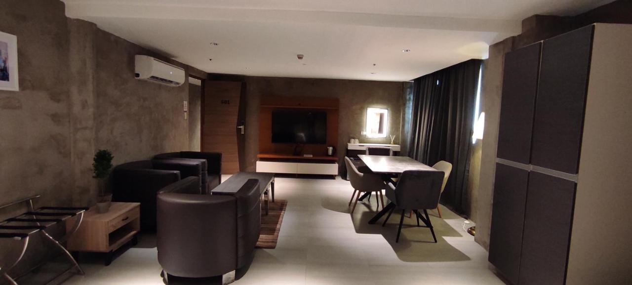 City Park Hotel Residences Тагуиг Екстериор снимка