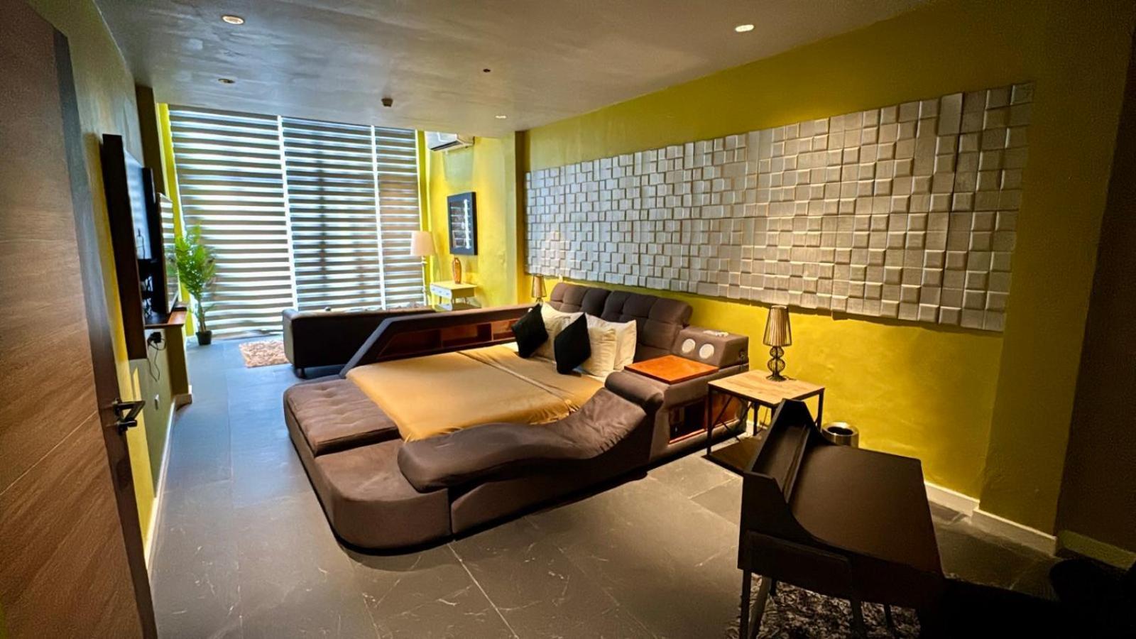 City Park Hotel Residences Тагуиг Екстериор снимка