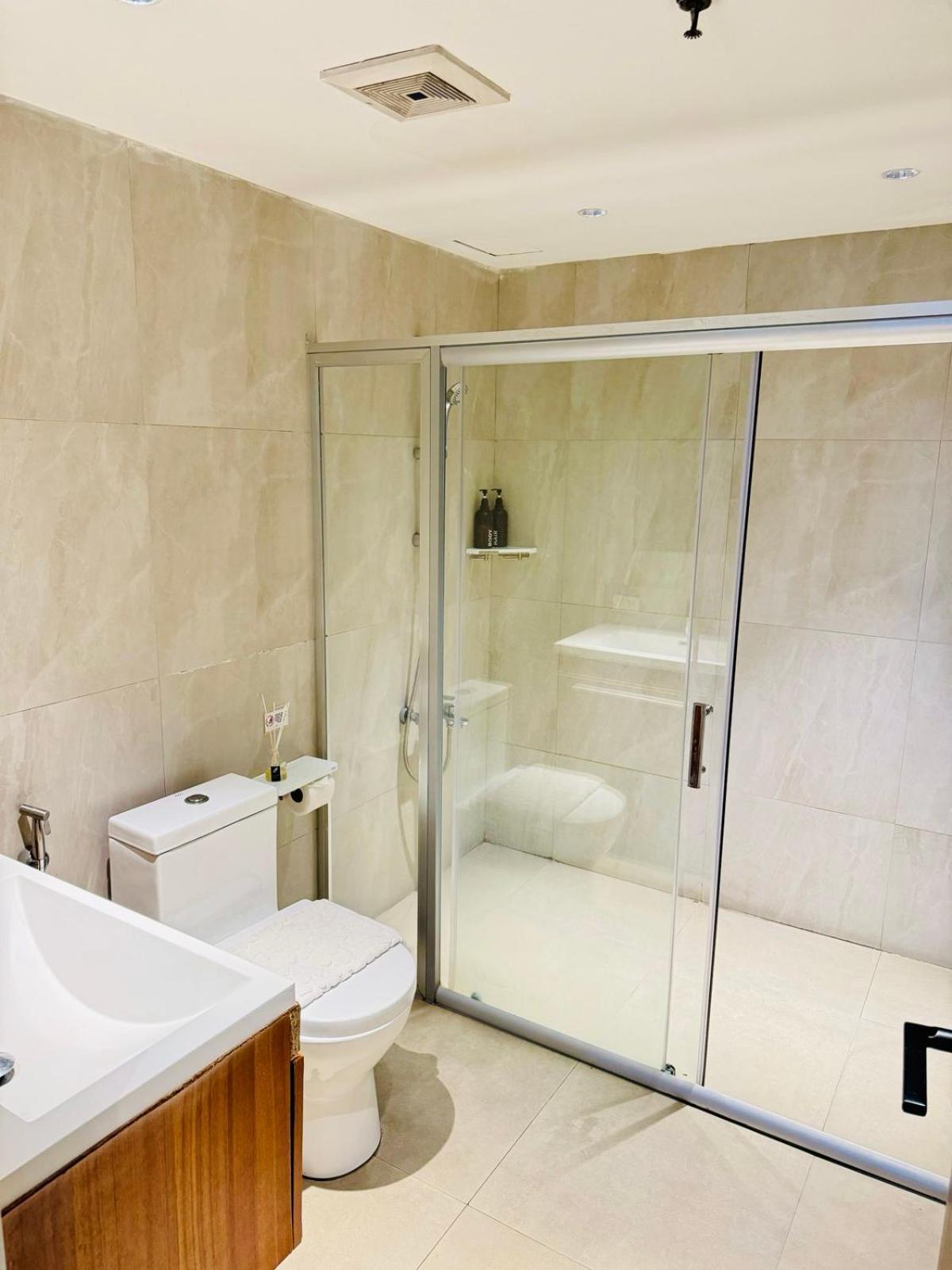 City Park Hotel Residences Тагуиг Екстериор снимка