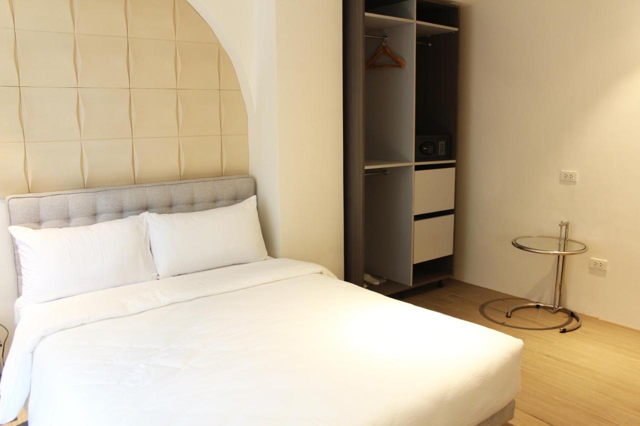 City Park Hotel Residences Тагуиг Екстериор снимка