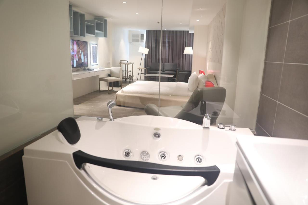 City Park Hotel Residences Тагуиг Екстериор снимка