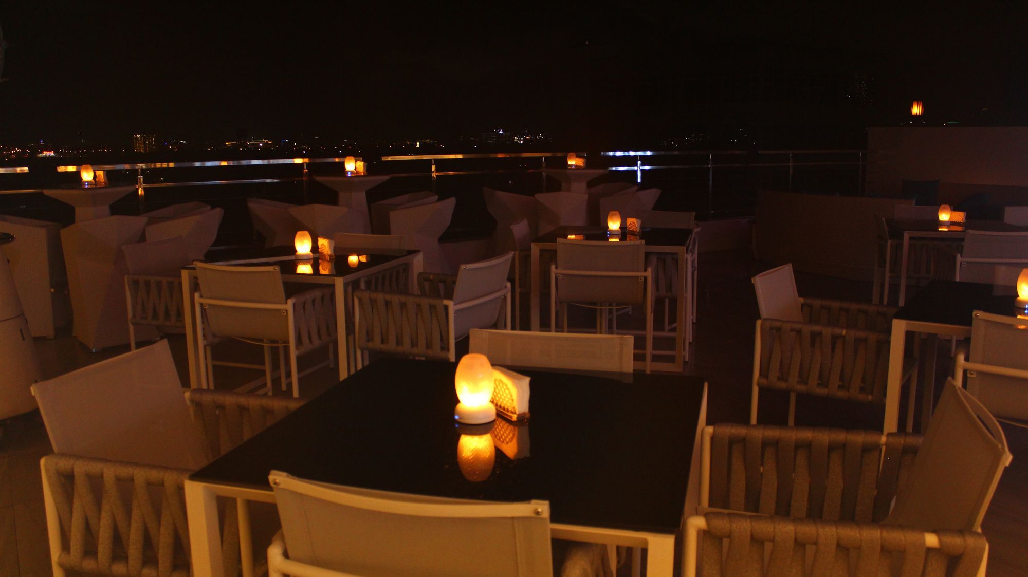 City Park Hotel Residences Тагуиг Екстериор снимка